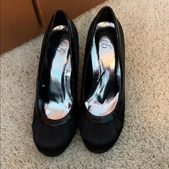 Black Heels - Picture 2 of 6